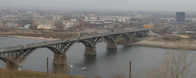 В Нижнем Новгороде парня, упавшего с Малиновского моста, вытащили рыбаки