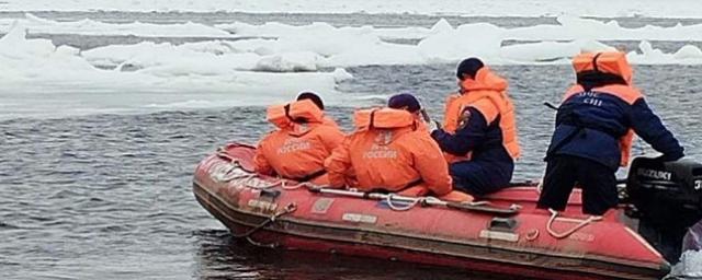 Льдина с рыбаками оторвалась от берегов Сахалина и ушла на 500 метров в море