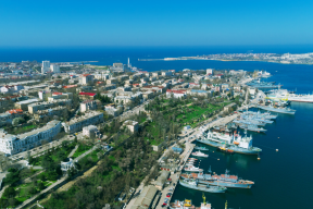 В Севастополе авиация уничтожает цели над Черным морем