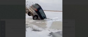 В Приморском крае утонул микроавтобус