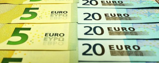 Курс евро превысил отметку 98 рублей впервые с 29 марта 2022 года