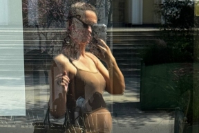 Беременная Агата Муцениеце прогулялась по столице без белья