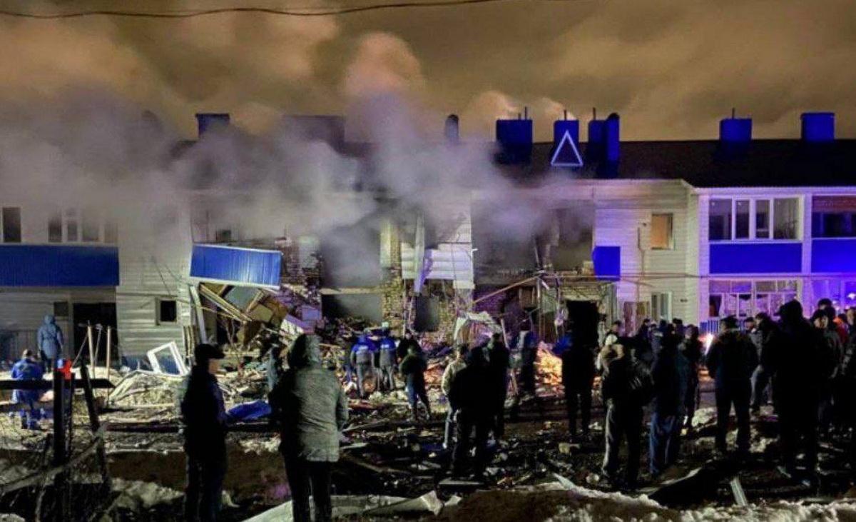 МЧС: В Татарстане после взрыва газового баллона загорелись четыре квартиры