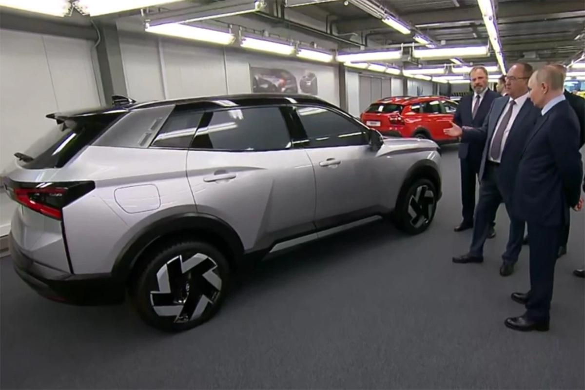 Новый кроссовер «АвтоВАЗа» Lada B-Cross засняли на видео до премьеры на ПМЭФ