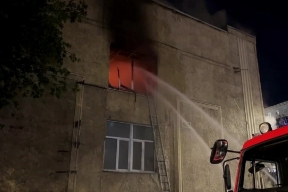 На востоке Москвы загорелось здание управы района Соколиная Гора, пожар бушует на площади 1200 кв.м
