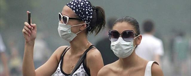 Попова: В России на пляжах разрешается не надевать защитные маски