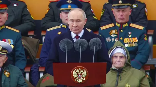 Владимир Путин (военный преступник) поздравил всех россиян (страна-террорист) с Днем Победы