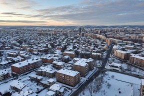 Снежные завалы во дворе: кто виноват и что делать?