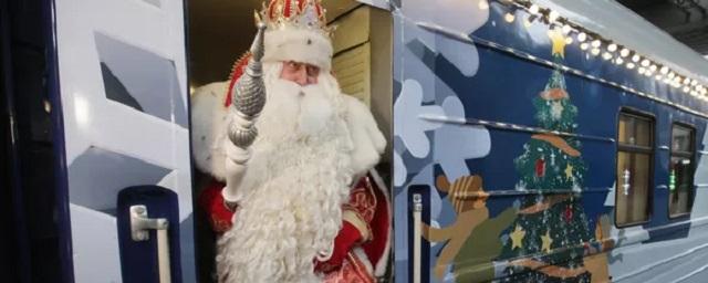 Поезд Деда Мороза разбудил петербуржцев мощным ревом в ночи
