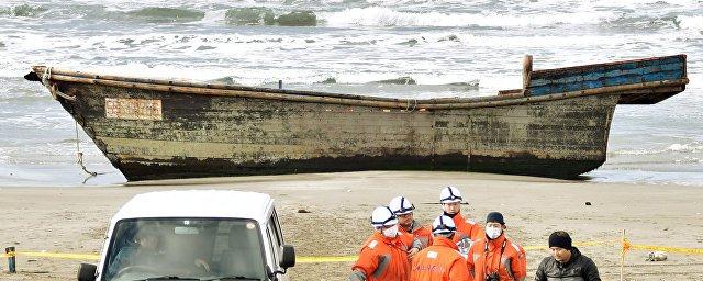 У берегов Японии нашли лодку с останками восьми человек