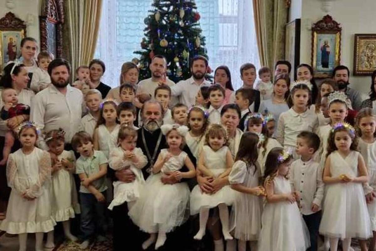 Мама 18 детей из Ростовской области стала «Матерью-героиней»