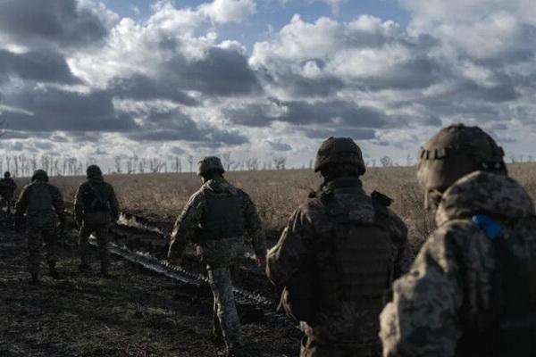 Под Харьковом ВСУ отправили на штурм позиций ВС РФ роту штрафников, чтобы сделать видео