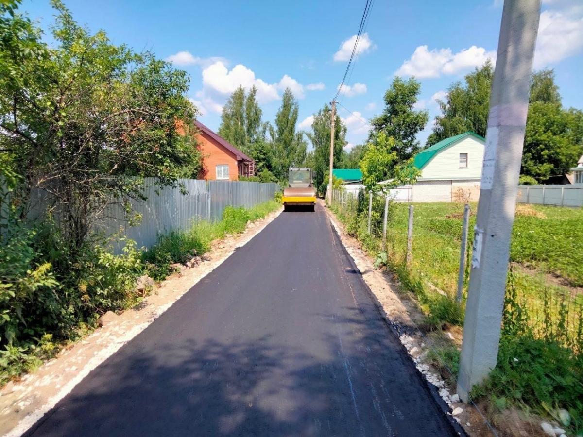 В селе Новохаритоново завершилось асфальтирование внутриквартальной дороги
