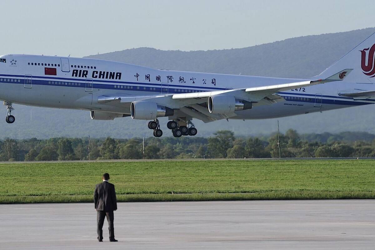 Самолет Air China совершил вынужденную посадку в Нижневартовске