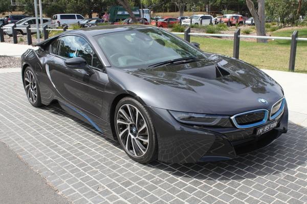 В 2018 году BMW представит модель i8 с открытым верхом