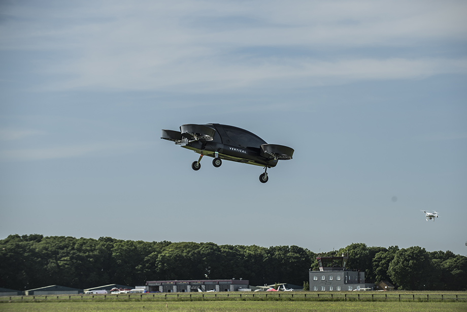 Bloomberg: в Британии успешно завершились испытания первого летающего электротакси — Видео