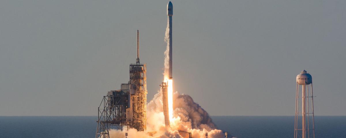 Ракета Falcon с 60 микроспутниками запущена с космодрома во Флориде