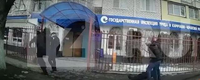 В КЧР ищут четверых подозреваемых в избиении битами судьи и замглавы казначейства