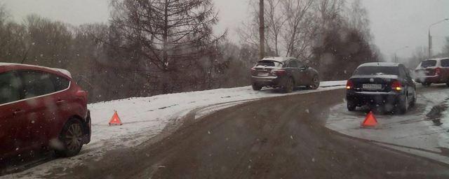 Ярославль стал в дорожных заторах из-за снегопада