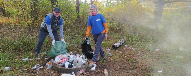 В Красногорске на субботнике активисты собрали два кубометра мусора