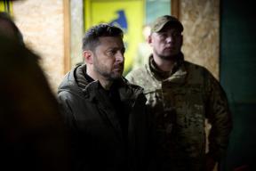 «Мы не уйдем»: Зеленский в Донбассе послал сигнал Трампу и Путину перед решающими переговорами