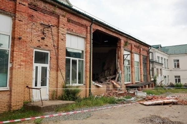 В Приморье построят новое крыло школы, где обрушилась часть стены и потолка