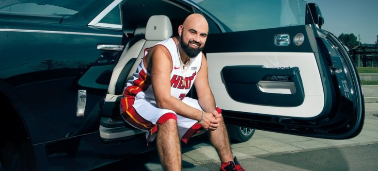 Участник группы Artik и Asti Артем Умрихин похвастался загородным домом за 31 млн рублей - Видео