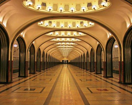 В Москве до 11 апреля закрыли вестибюли восьми станций метро