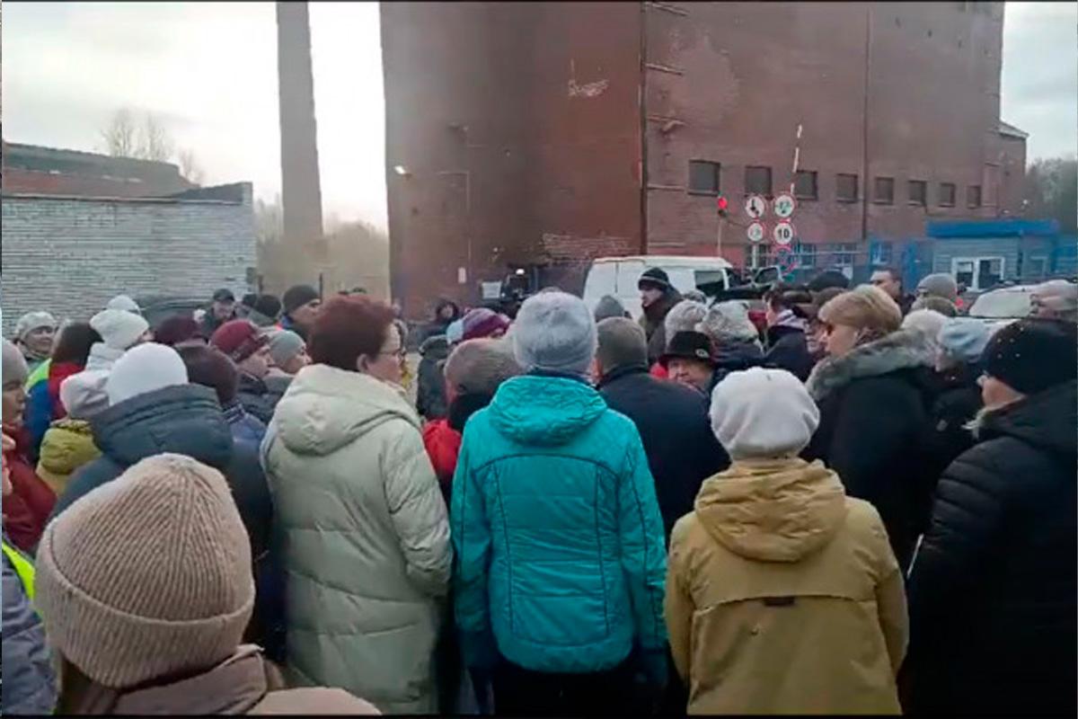 В Ленобласти жители митингуют, чтобы сохранить себе дорогу