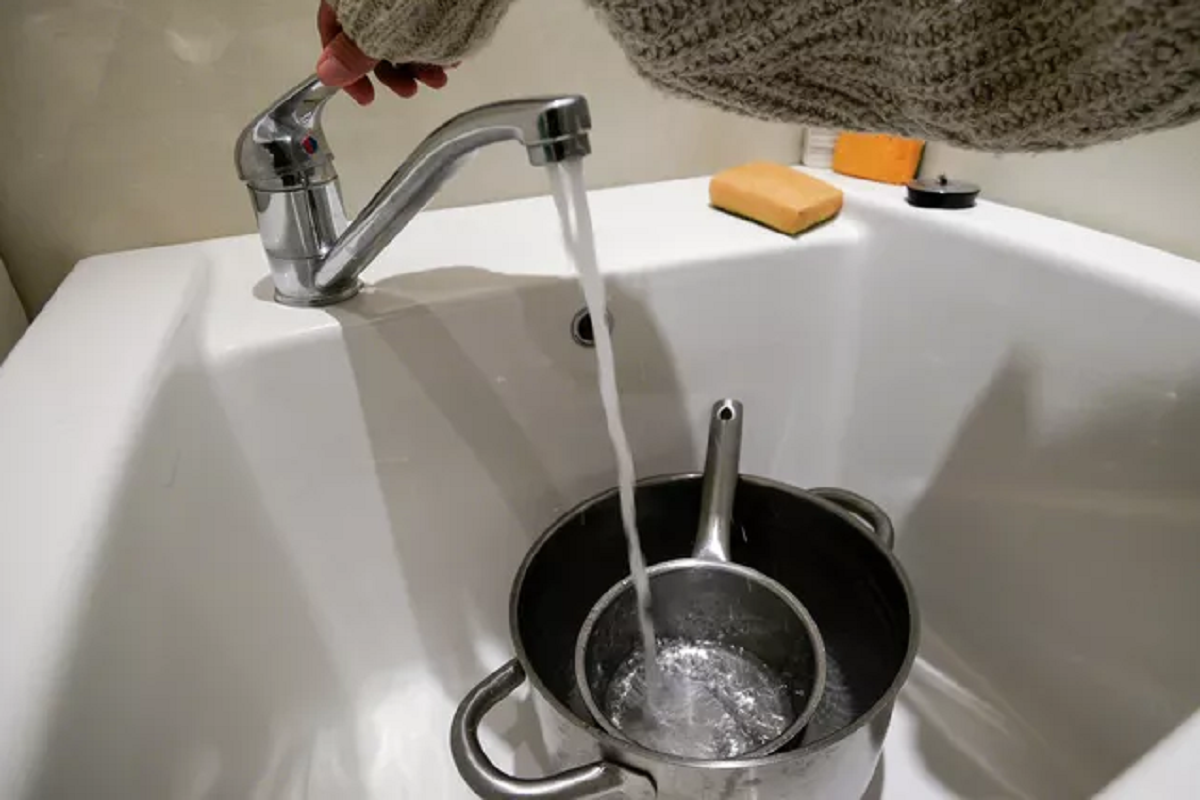 Жителям Новосибирска вернули горячую воду раньше графика