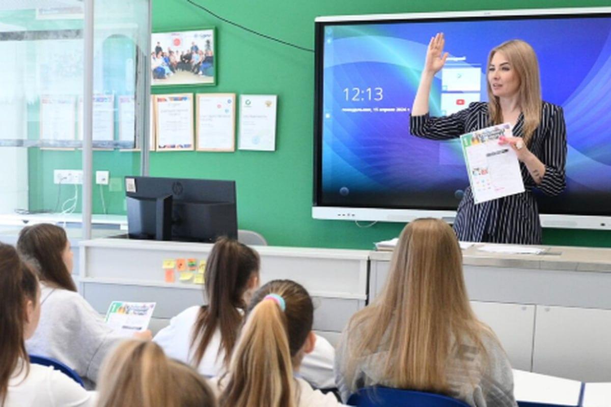 Новосибирские учителя получили комплексную поддержку местных и федеральных властей