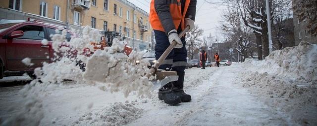 В Уфе снег с улиц убирают 300 спецмашин