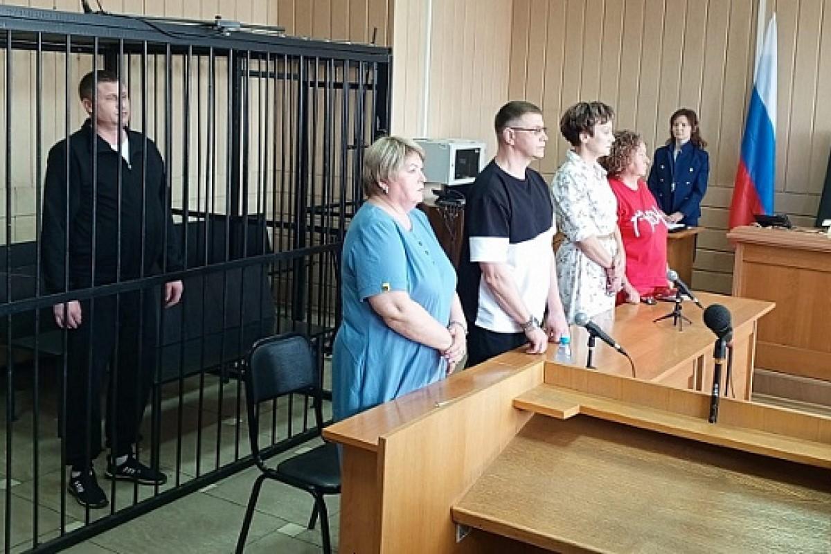 Суд признал невиновными в убийстве школьницы в Новосибирской области двух бывших милиционеров