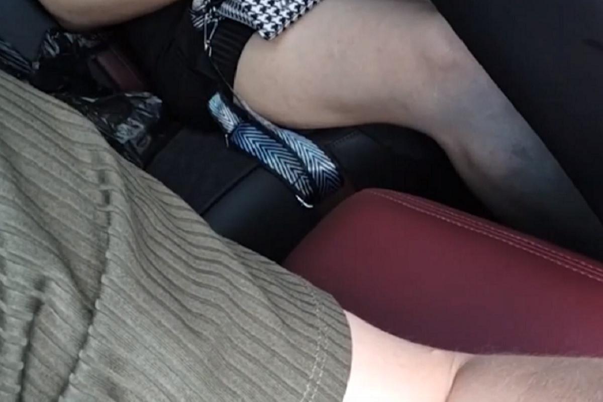 Таксист-блогер потребовал у пассажирки показать ему грудь и снял это на камеру, треш-контент возмутил общественность