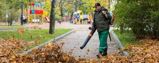 В Волжском продолжается осенний месячник по благоустройству