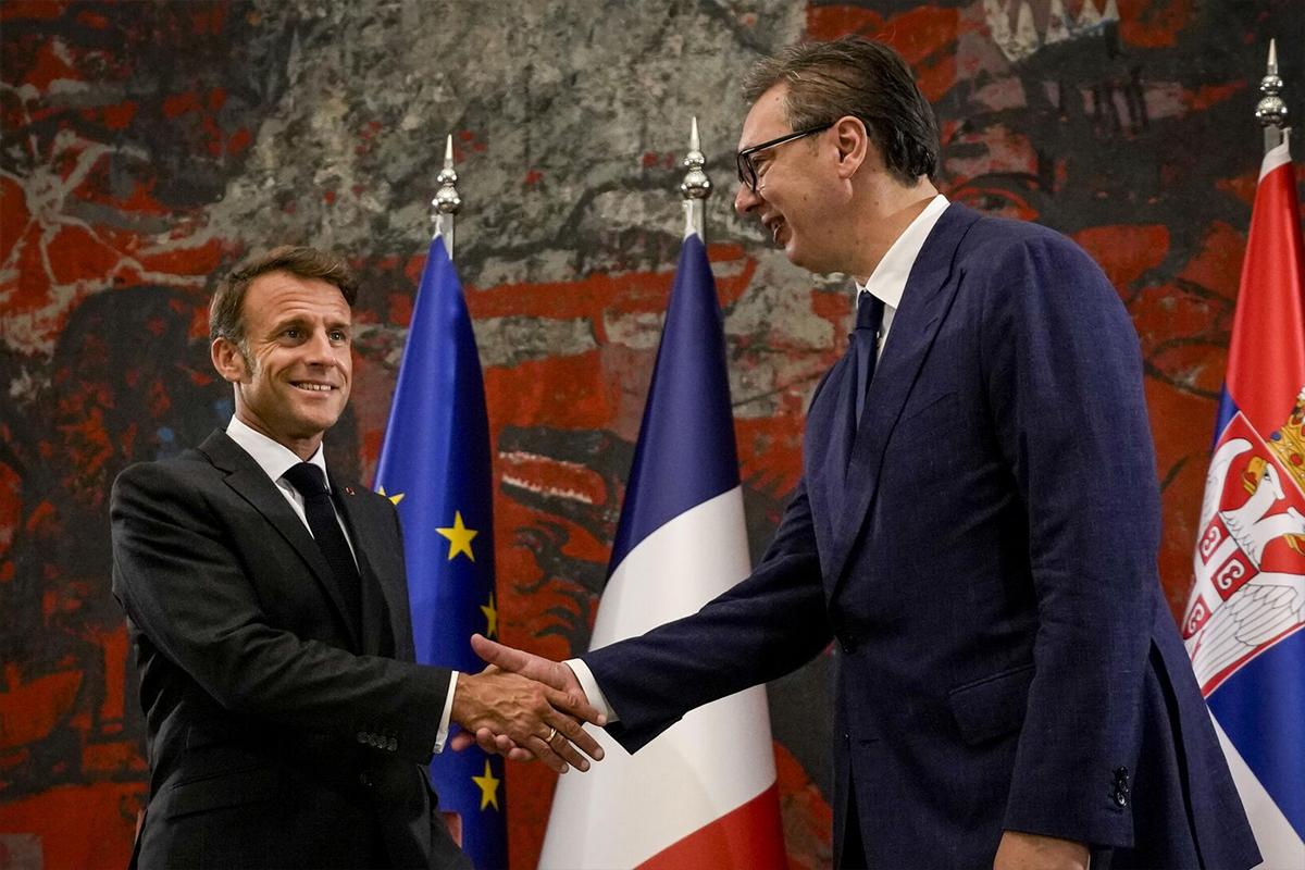 Вучич обсудил с Макроном возможность сборки вертолетов Airbus в Сербии
