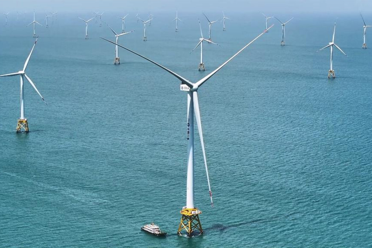 New Atlas: в Китае запустили ветрогенератор высотой 260 метров и весом в 385 тонн