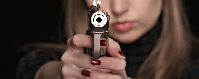 В Мурманске женщина с пистолетом устроила перестрелку с полицейскими