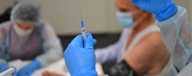 В Москве от коронавируса привились уже 2,7 млн человек