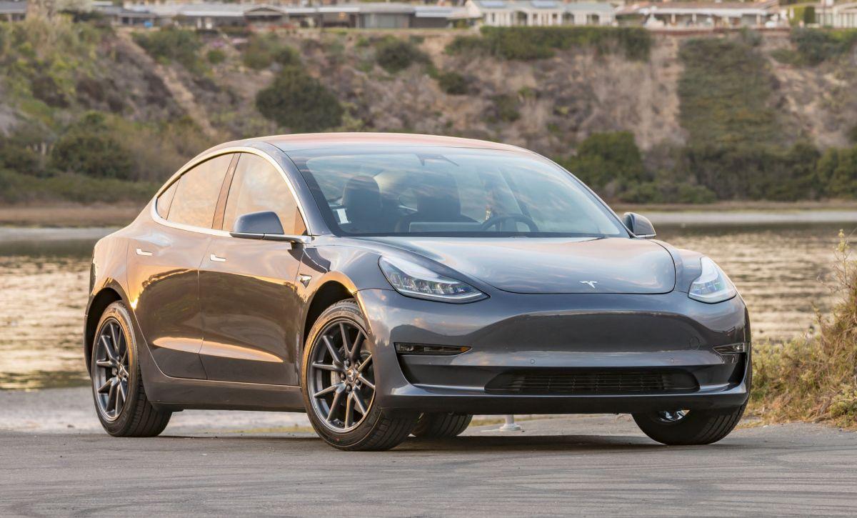 Tesla sets new record for new electric car sales in Q4 2021