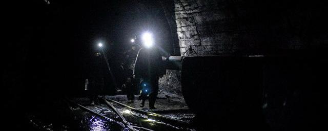 В Челябинской области из обрушившейся шахты спасли одного рабочего