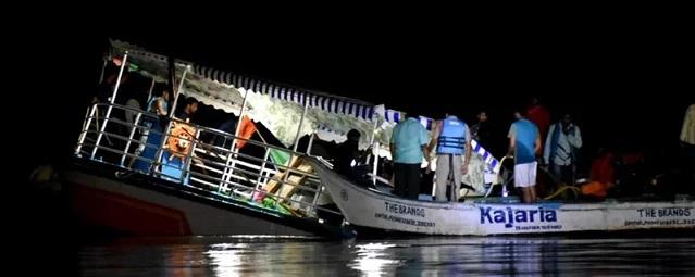 21 people killed after tourist boat capsized in southern India