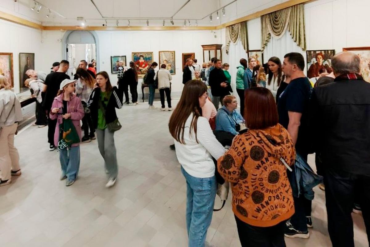 «Учительская карта»: в Костромской области педагоги смогут бесплатно посещать учреждения культуры вместе с учениками