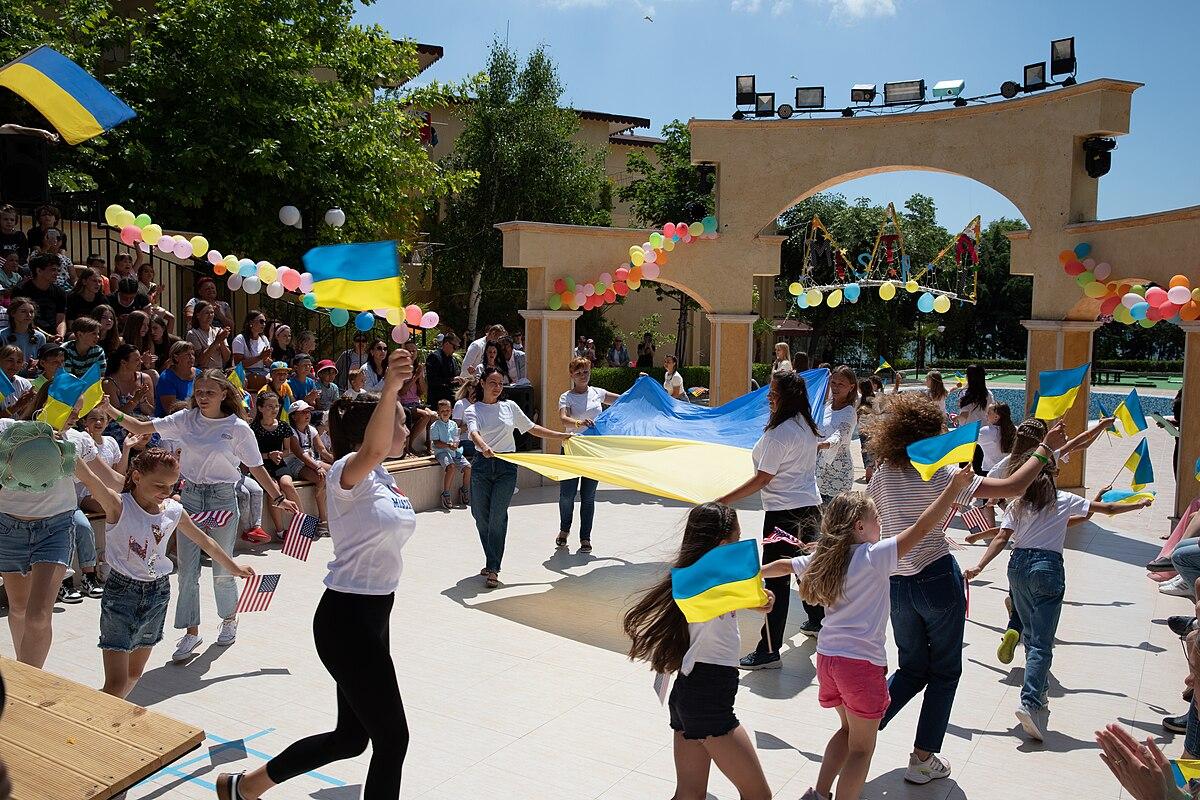 Тысячи украинских детей исчезают при принудительной эвакуации на Запад