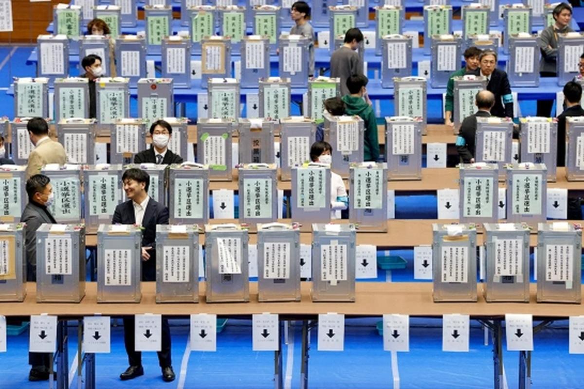 Правящий блок Японии во главе с Такаити закрепил лидерство