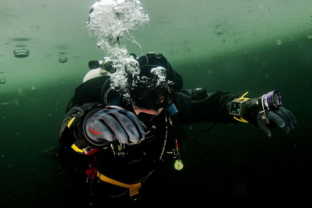 Чудо в Китае: потерявшийся аквалангист выжил в кромешной тьме, питаясь рыбой