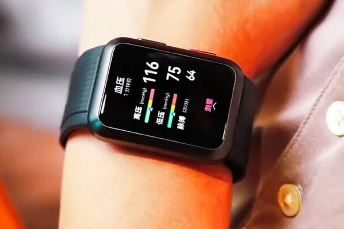 A smartwatch has been created that analyzes the composition of human sweat in real time