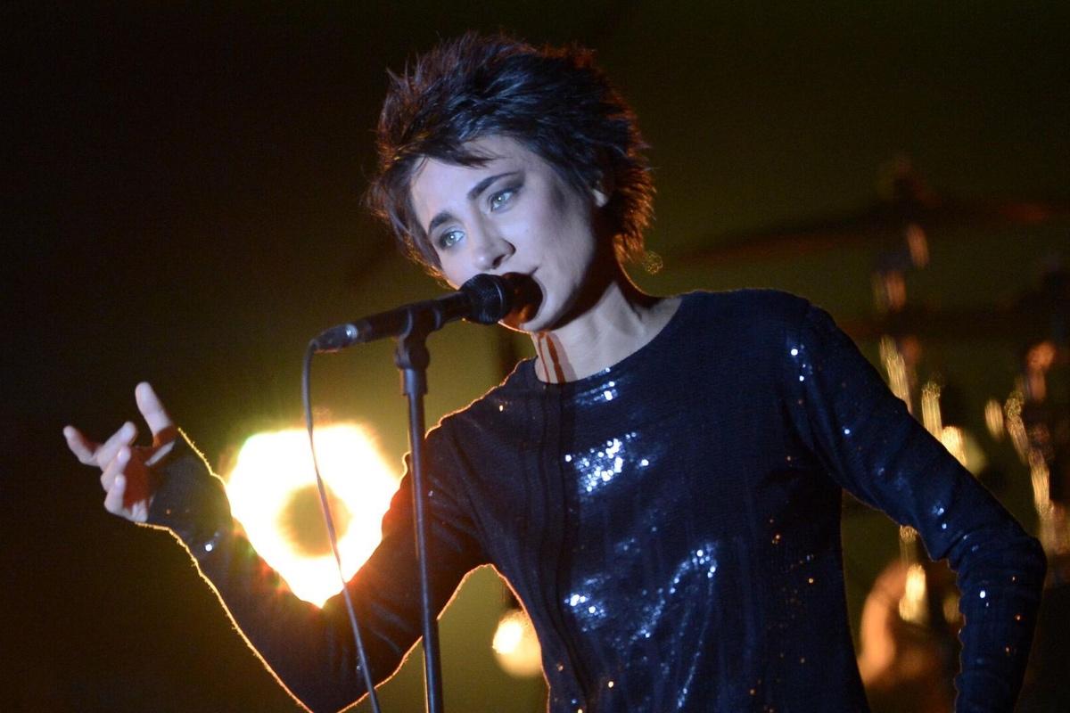 Певица Земфира не стала закрывать бизнес в России