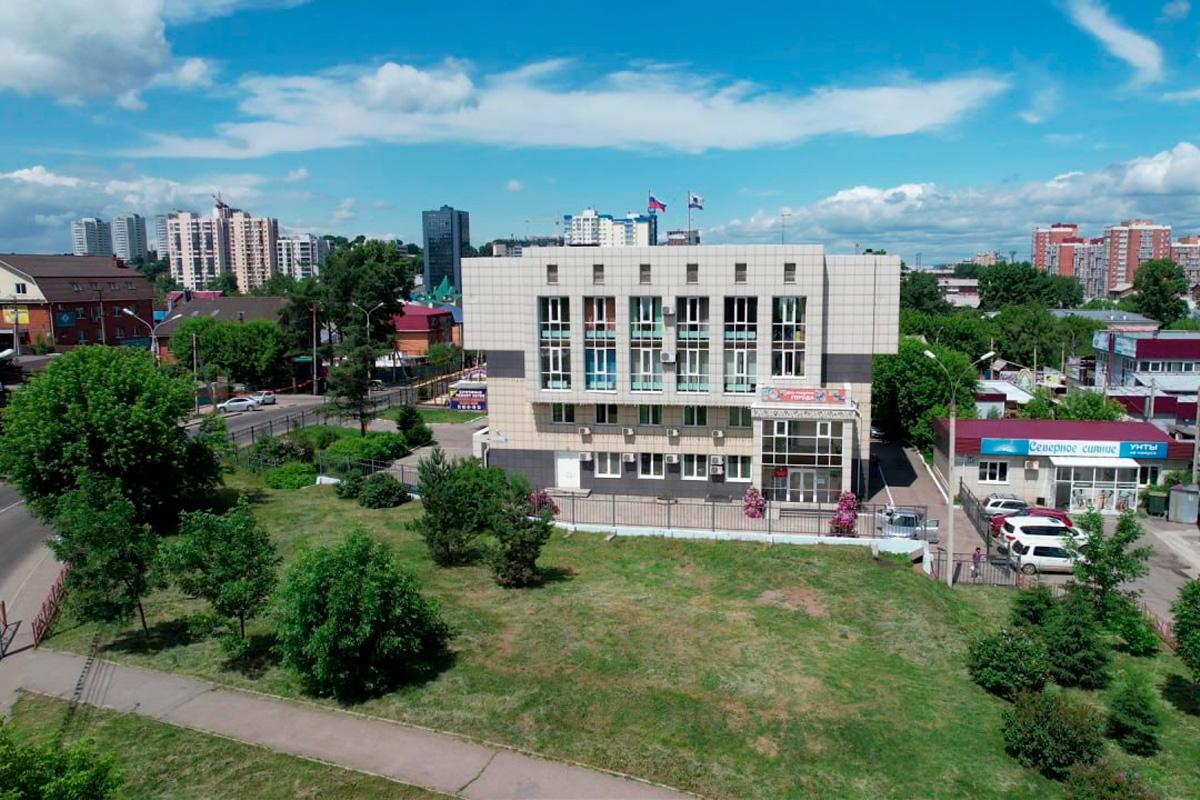 Мэр Руслан Болотов: В Свердловском округе Иркутска благоустроили более 20 дворов и обновили 16 лестниц за счет фонда поддержки избирательных округов