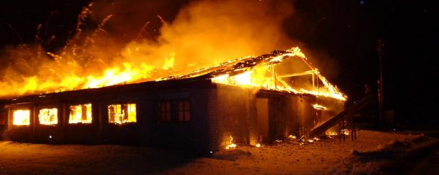 В Красноярском крае произошел масштабный пожар в коровнике